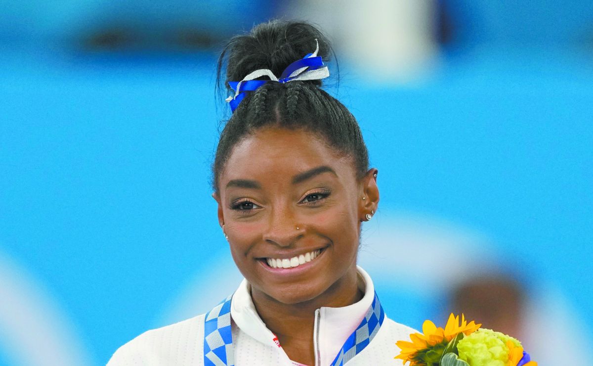 Simone Biles luce bikini tie-dye tras su participación en los Juegos Olímpicos