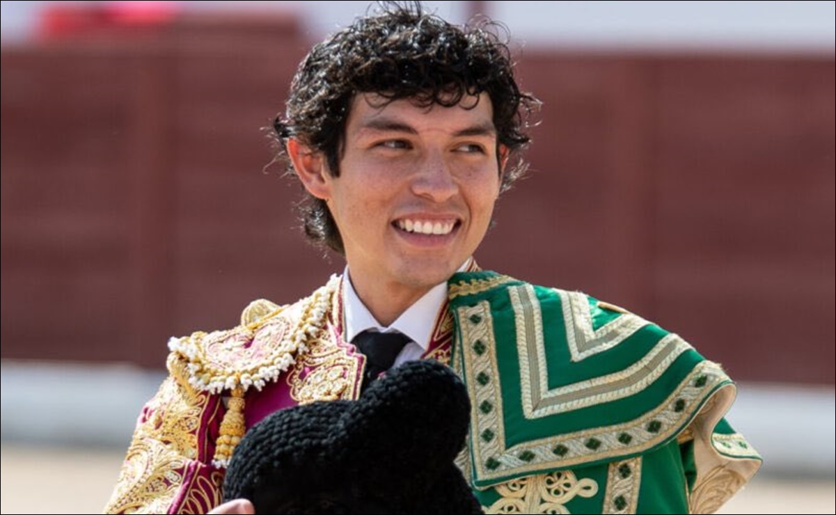 El torero mexicano Isaac Fonseca sufre una grave cornada durante una corrida en Las Ventas, España