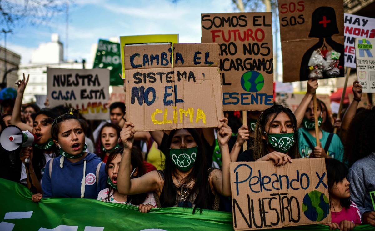 "¡Acción climática ya!", claman en Argentina en apoyo a huelga mundial