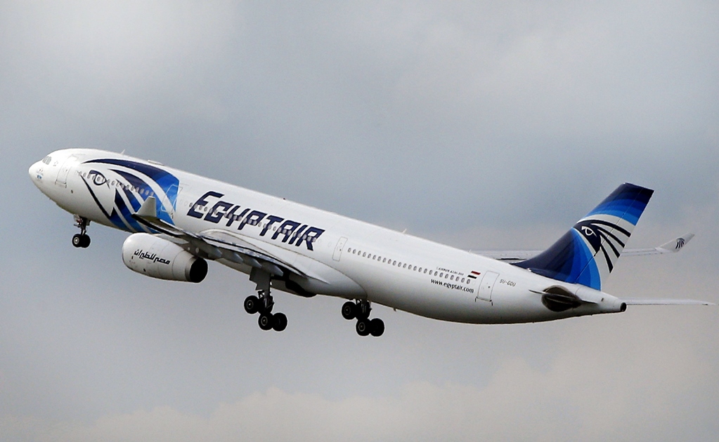 Recuperan restos humanos de avión de Egyptair