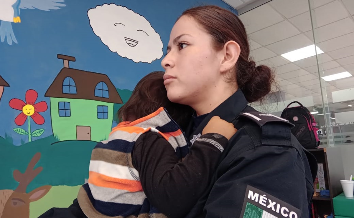 VIDEO: Policías hallan a niño de 2 años que deambulaba solo por calles de Nuevo León; sus padres andaban en una fiesta  