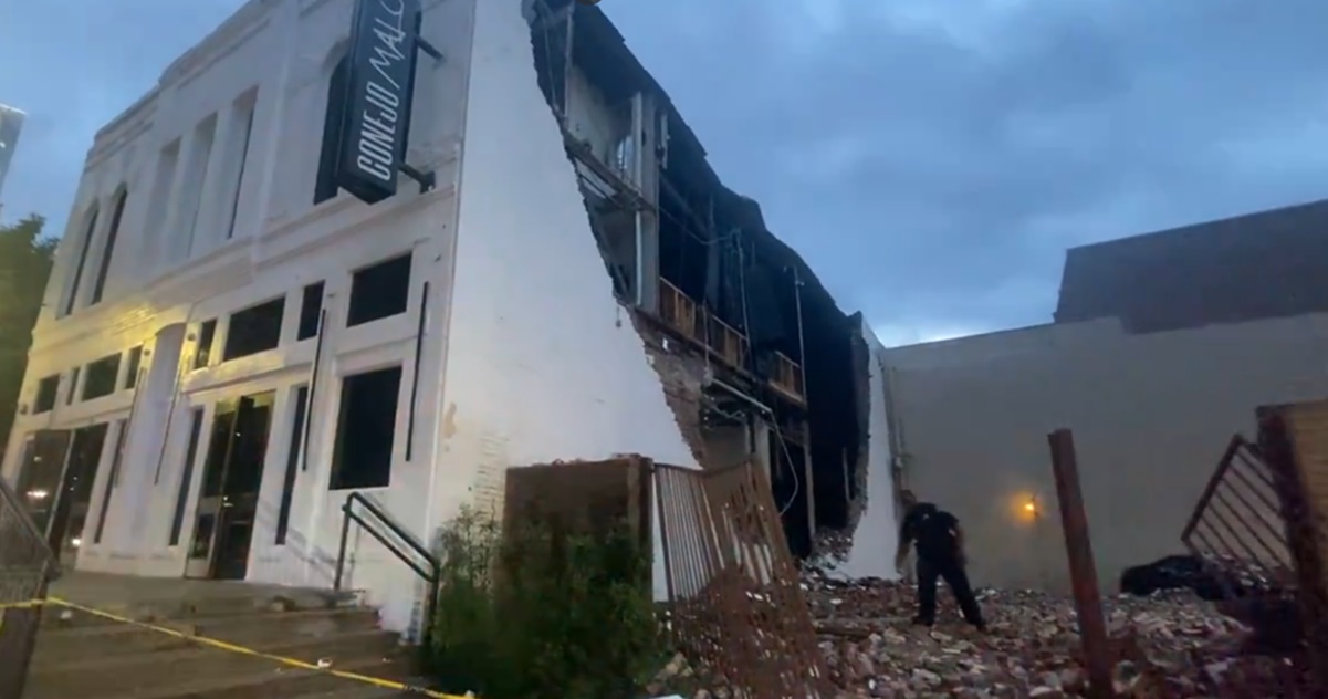 El Conejo Malo queda dañado tras fuerte tormenta en Houston, que deja 4 muertos y destroza ventanas de rascacielos