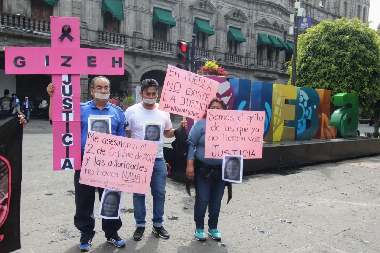 Exigen justicia por feminicidio de Gizeh Castelán en Puebla