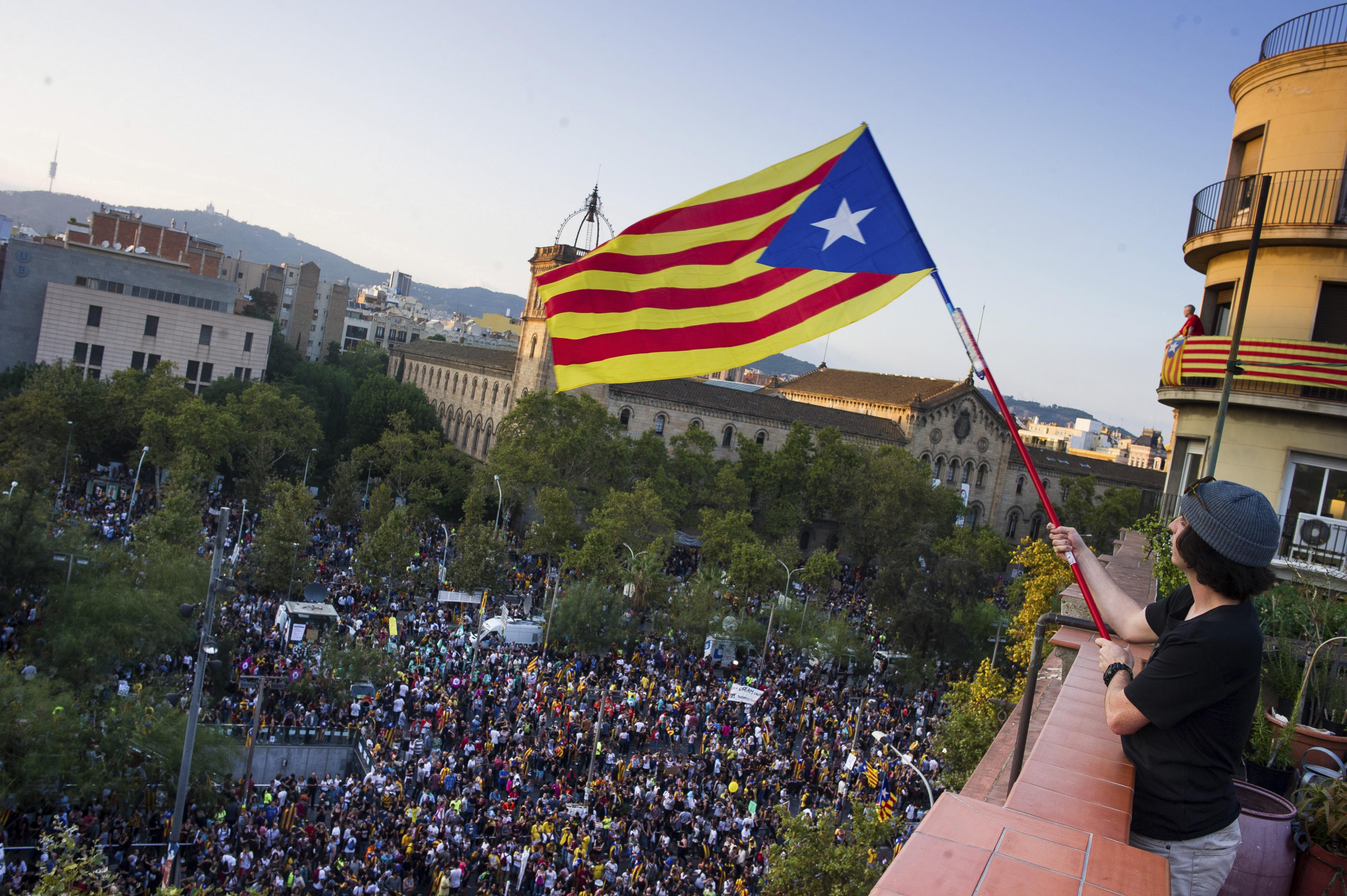 Declaración de independencia catalana podría darse el lunes, aseguran