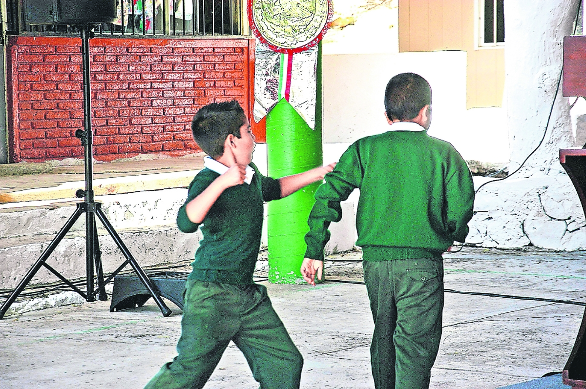 Niño de 7 años es agredido por su compañero con un vidrio en primaria de Hidalgo; podría perder el ojo