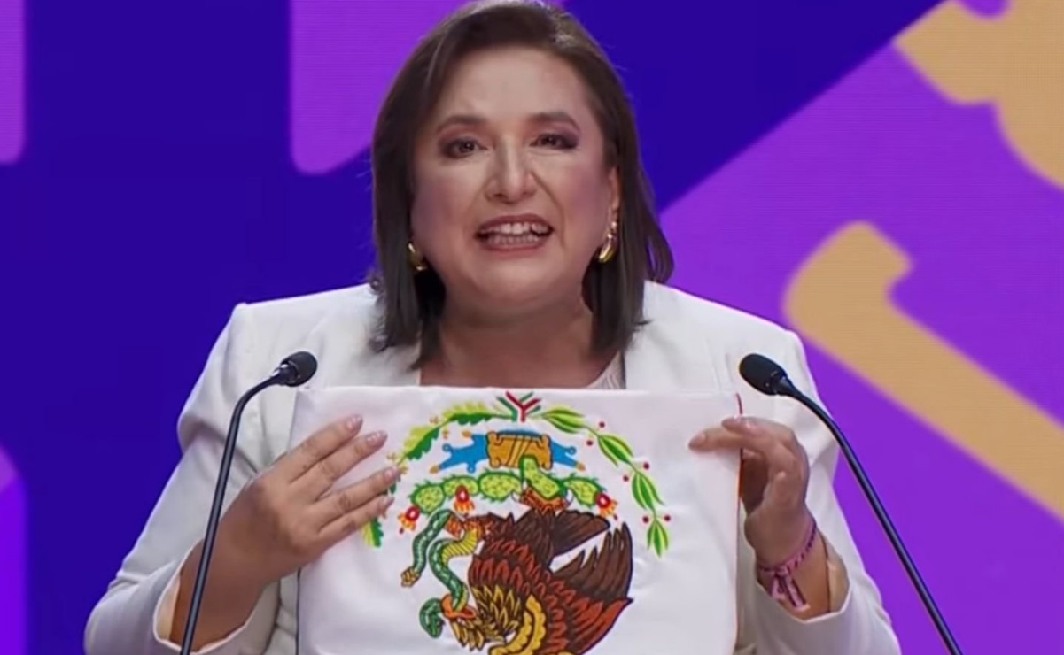 Primer debate presidencial: Xóchitl Gálvez responde a críticas por mostrar el escudo nacional al revés