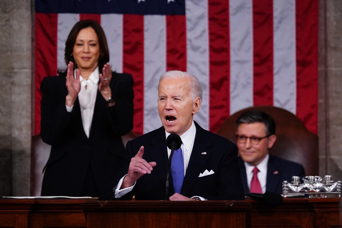 Biden ataca a Trump y se niega a "demonizar migrantes" en su discurso del estado de la Unión