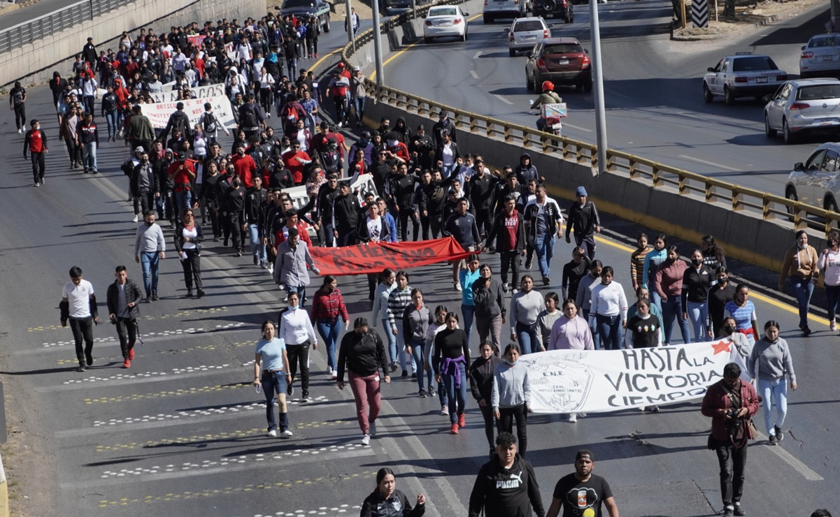 Marchan normalistas contra actos de represión en Zacatecas