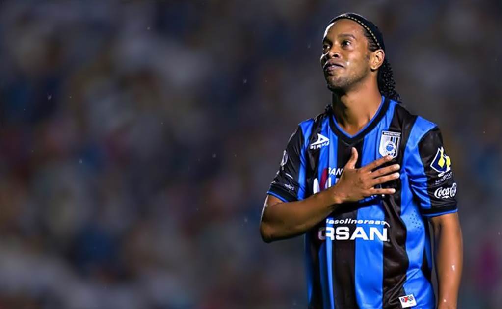 Ronaldinho says goodbye to Mexican soccer