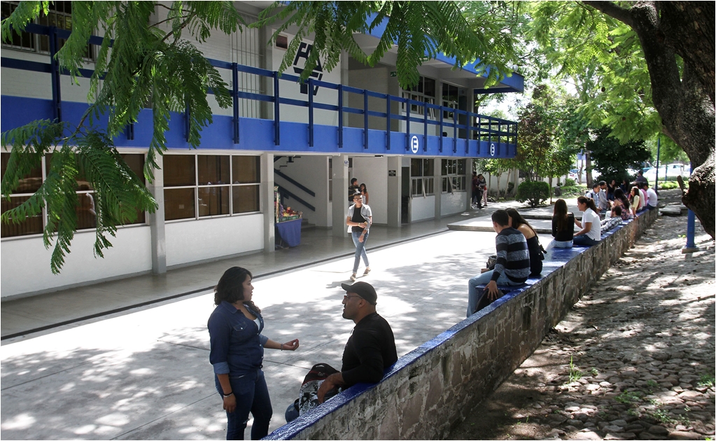 El 56% de los padres en México se endeudan para pagar universidad: HSBC