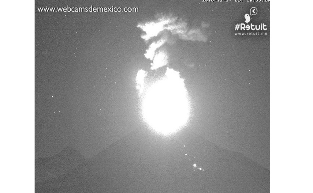 Registra Volcán de Colima fuerte explosión esta noche