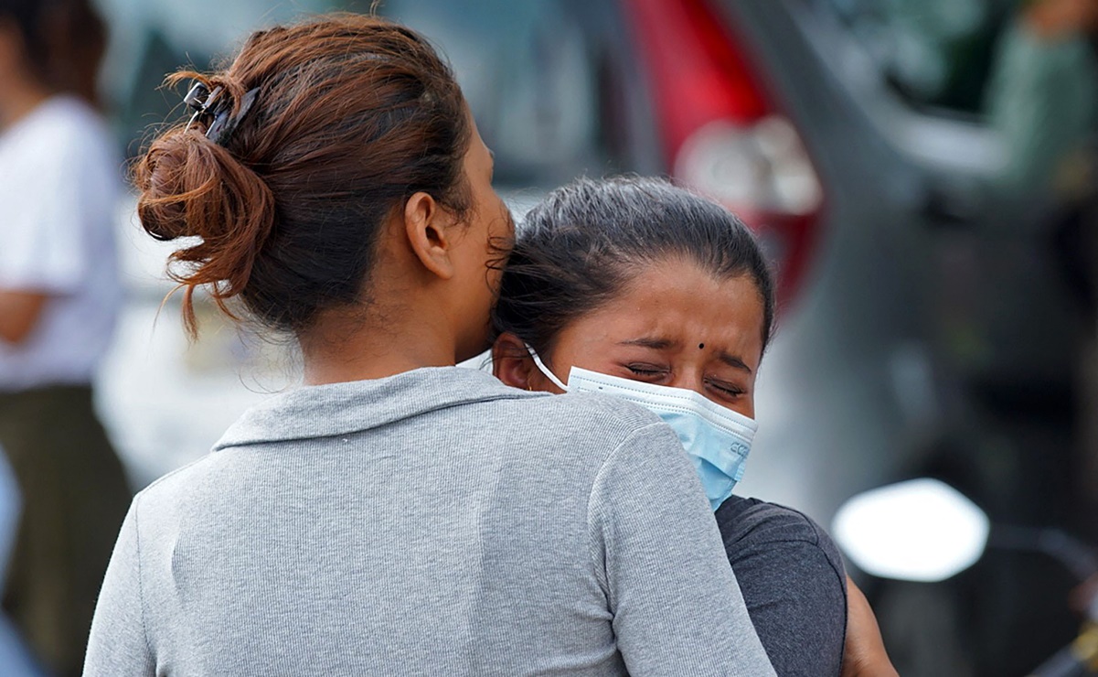 Confirman muerte de 21 de 22 personas que iban en avión que se desplomó en Nepal