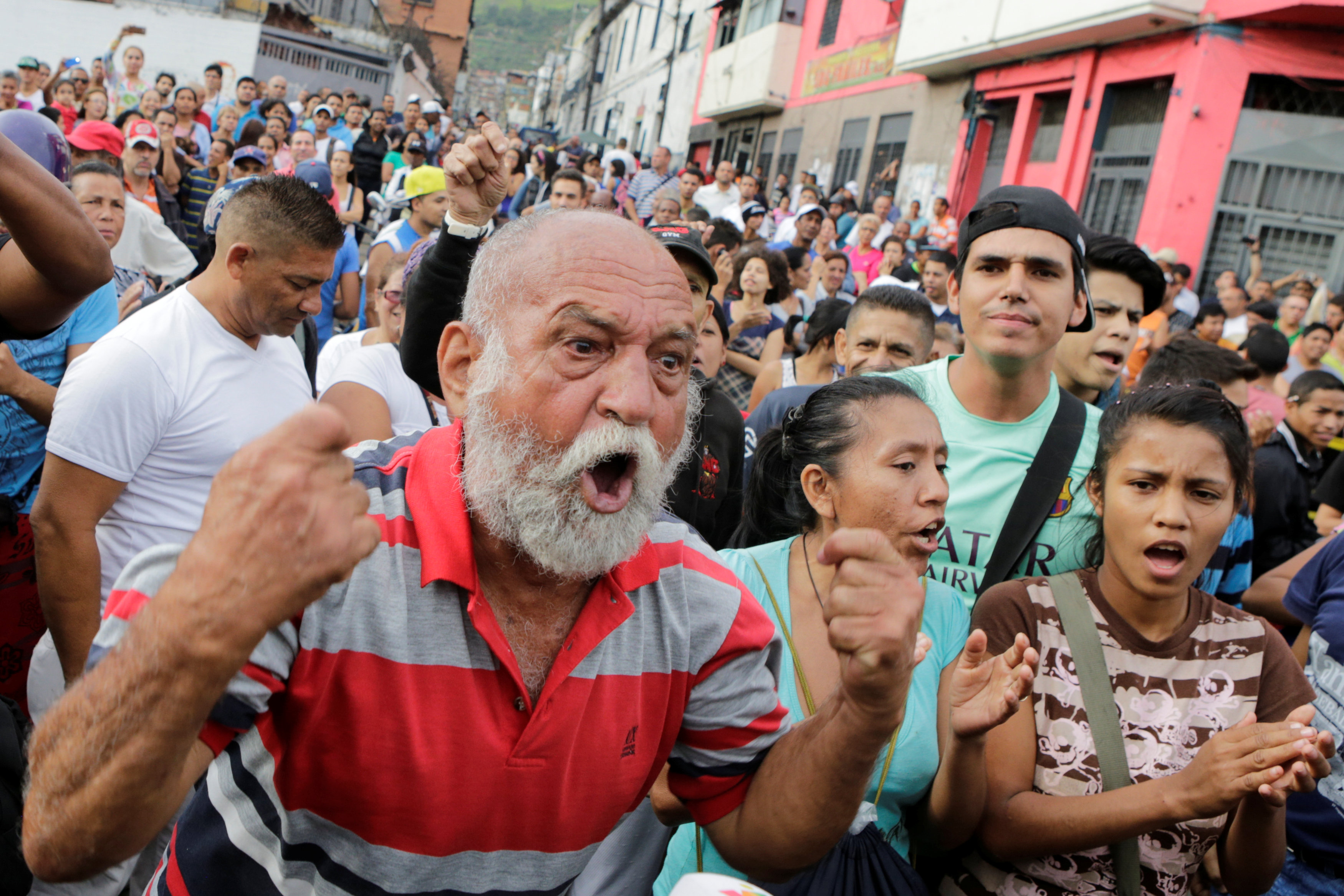 Venezolanos vuelven a protestar para exigir alimentos