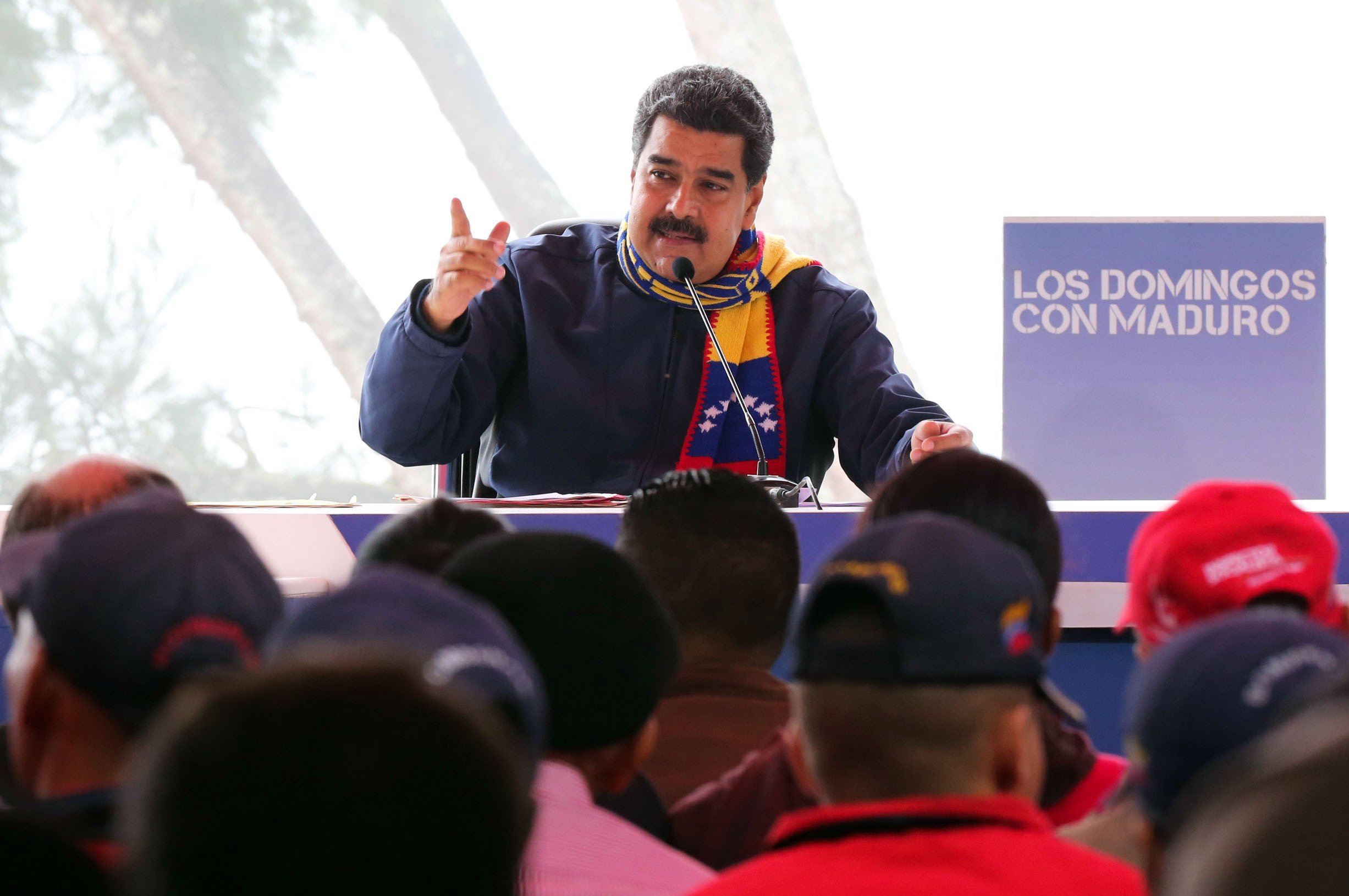 Maduro pide elecciones para elegir gobernadores