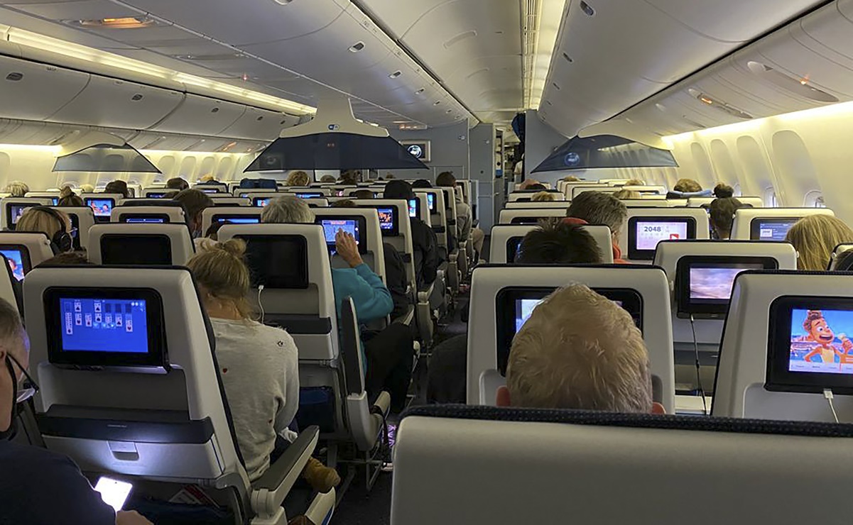 Reportera del NYT en vuelo sudafricano queda varada ante restricciones por Omicron