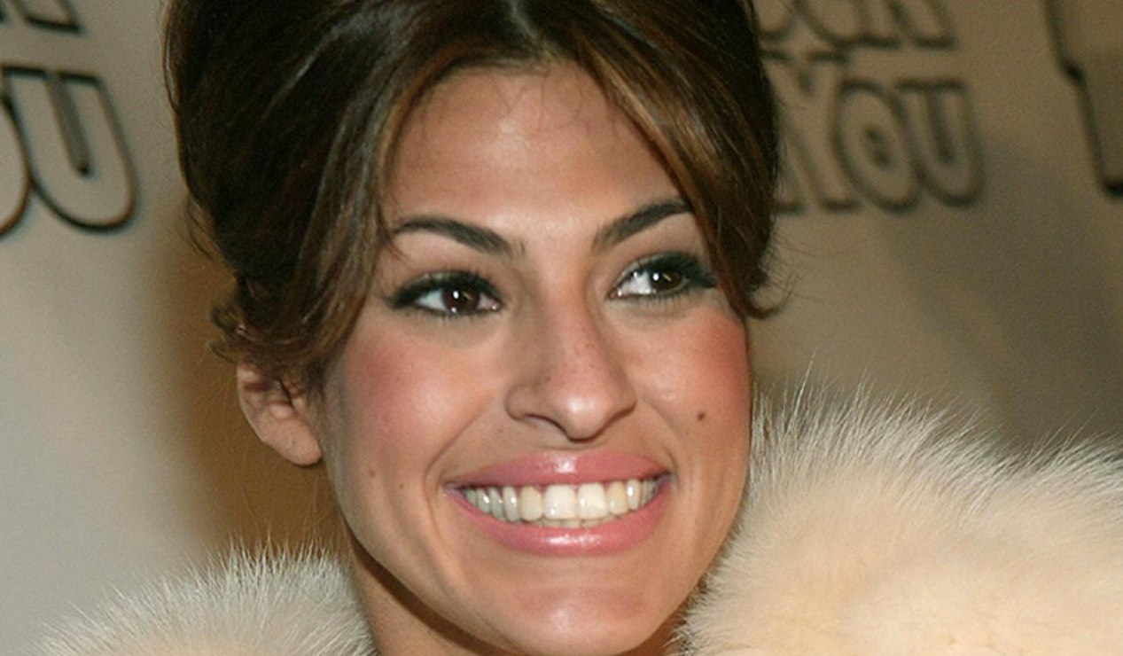 Eva Mendes confiesa que se rasura toda la cara varias veces a la semana