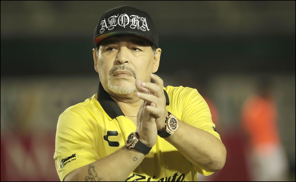Dorados le regala un camaro a Maradona 