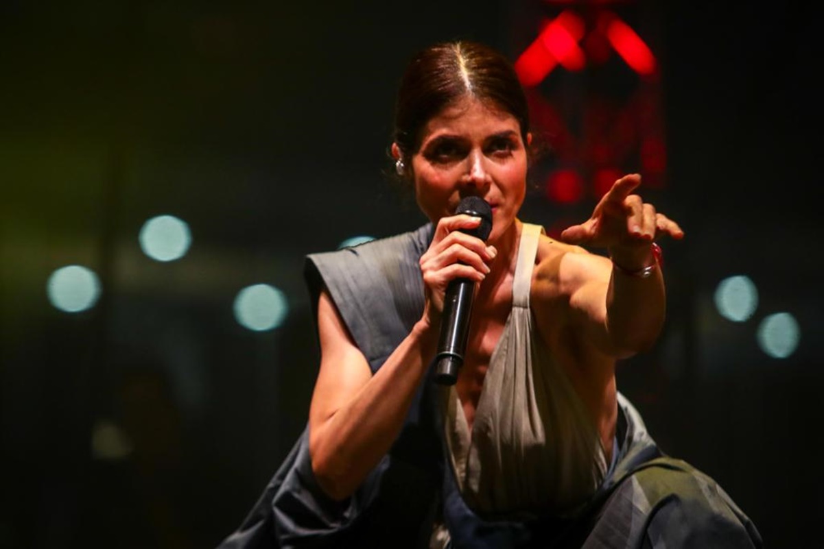  Ely Guerra divide opiniones tras subir al escenario del Vive Latino