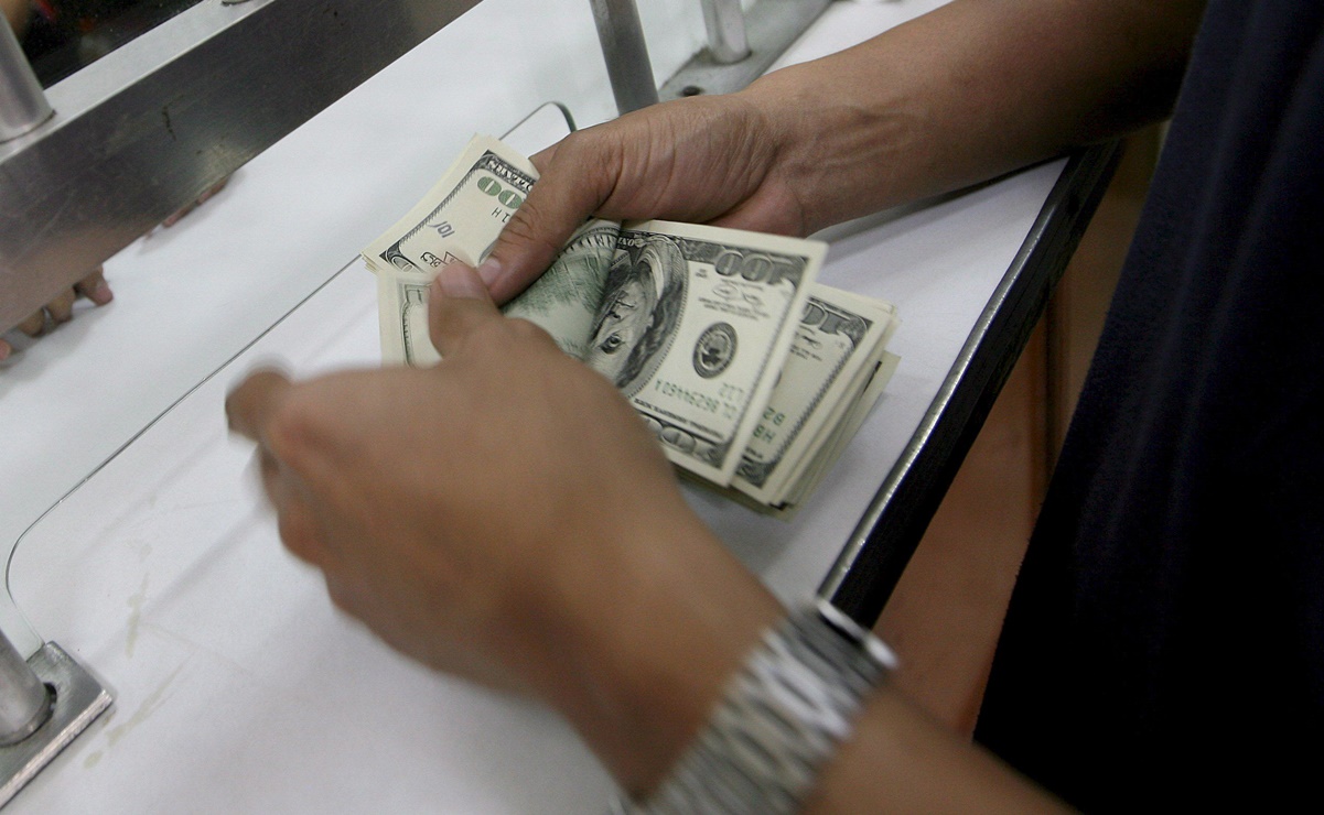 Precio del dólar abre en 17.29 pesos al mayoreo este viernes de quincena