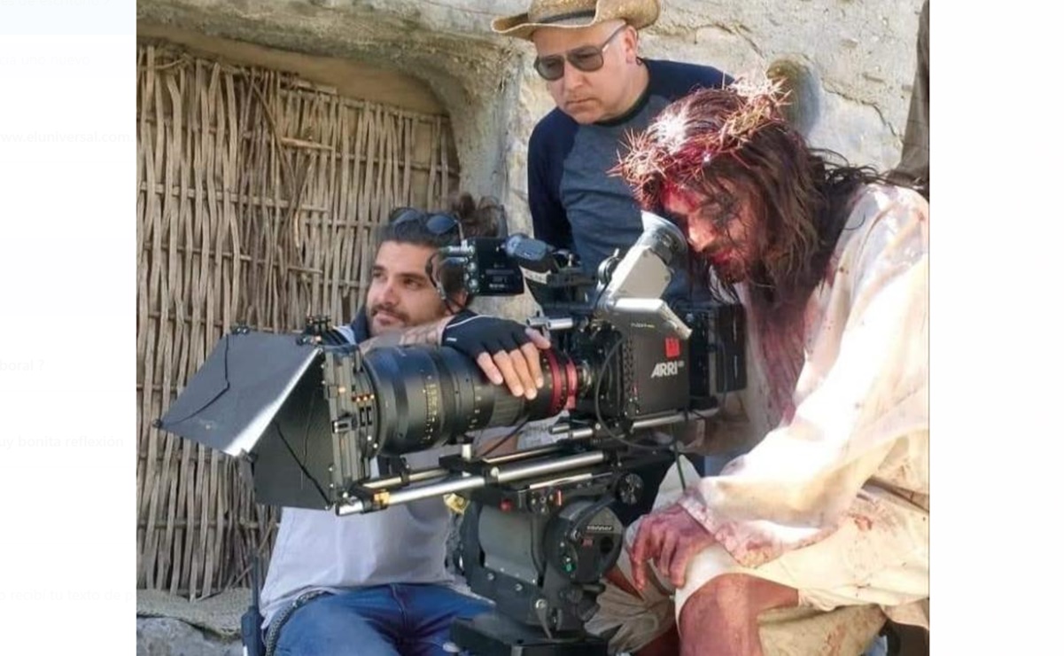 La historia detrás de la foto del Jesucristo que observa por una cámara