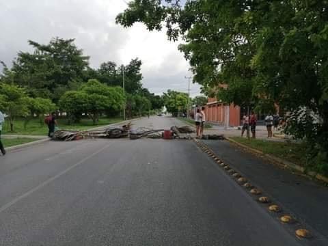 Pésimo servicio y cortes de energía eléctrica, provocan protestas y cierres de calles en Mérida