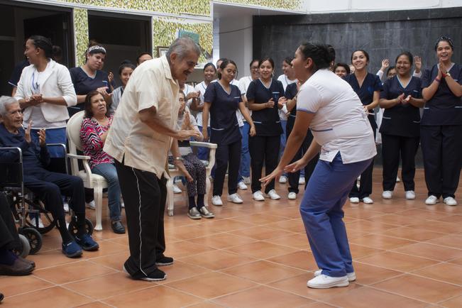 Fuera del aula; prácticas a favor de los demás  