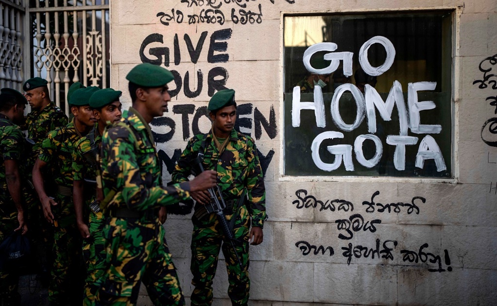 Presidente de Sri Lanka abandona el país en avión militar tras tomas de mansión presidencial y protestas masivas