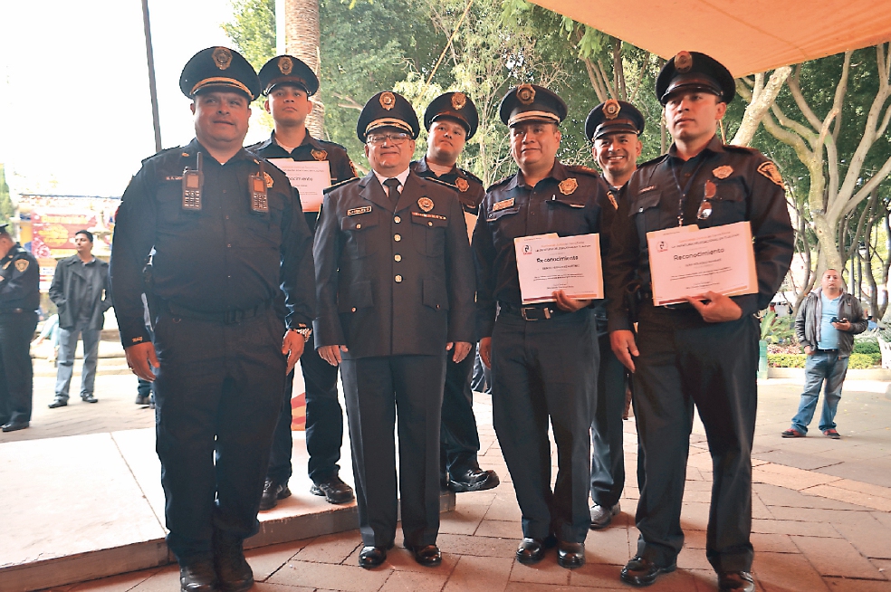 Iztapalapa reconoce labor de 41 policías auxiliares