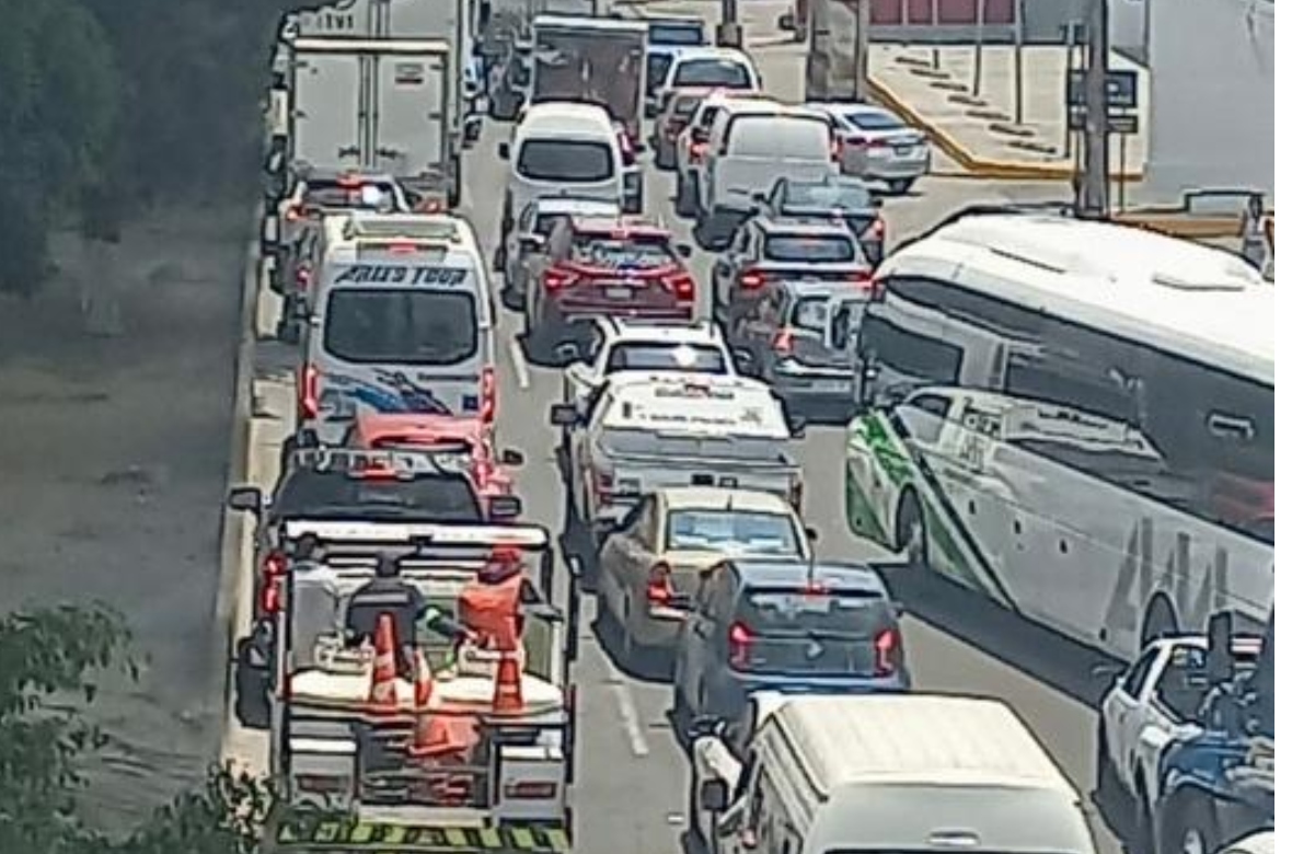 Taxistas desquician Periférico Norte con bloqueo; exigen liberación de compañeros detenidos  