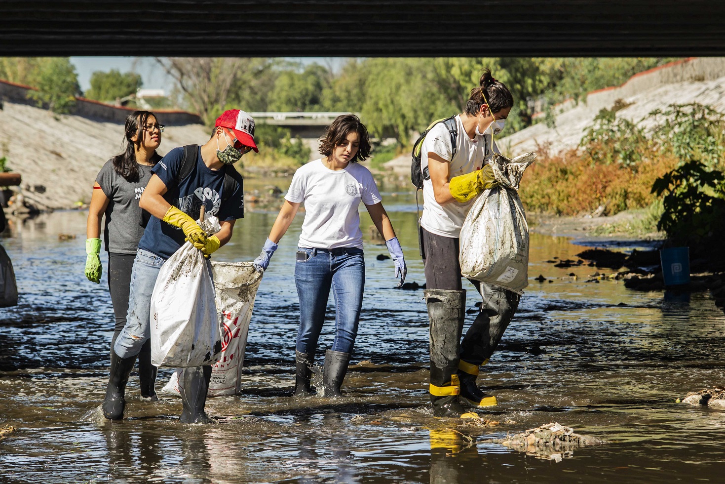 #Crónica| Voluntarios se unen para salvar al río Querétaro