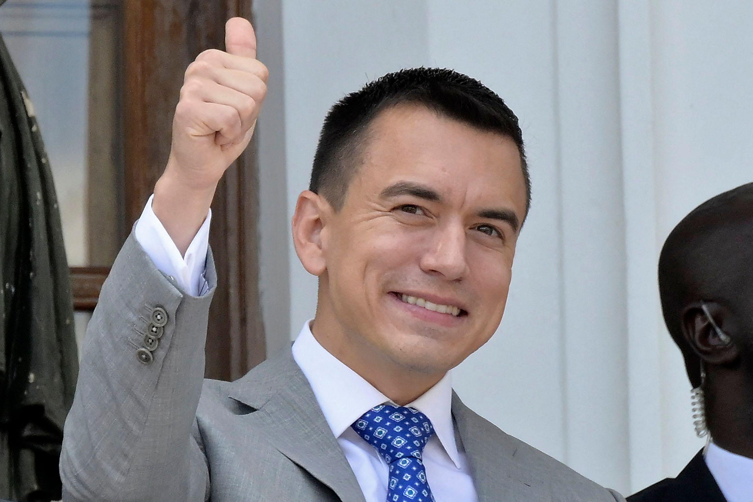 Daniel Noboa, presidente de Ecuador, agradece la "valentía" de ministra que denunció a Rafael Correa