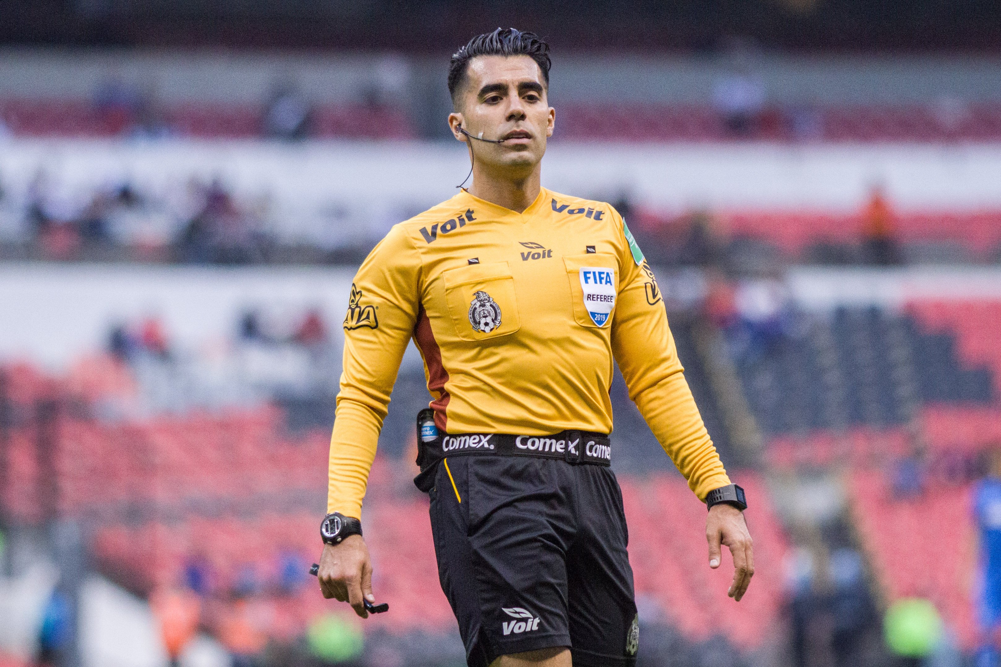 Castigan a árbitro por no pitarle un penalti a las Chivas