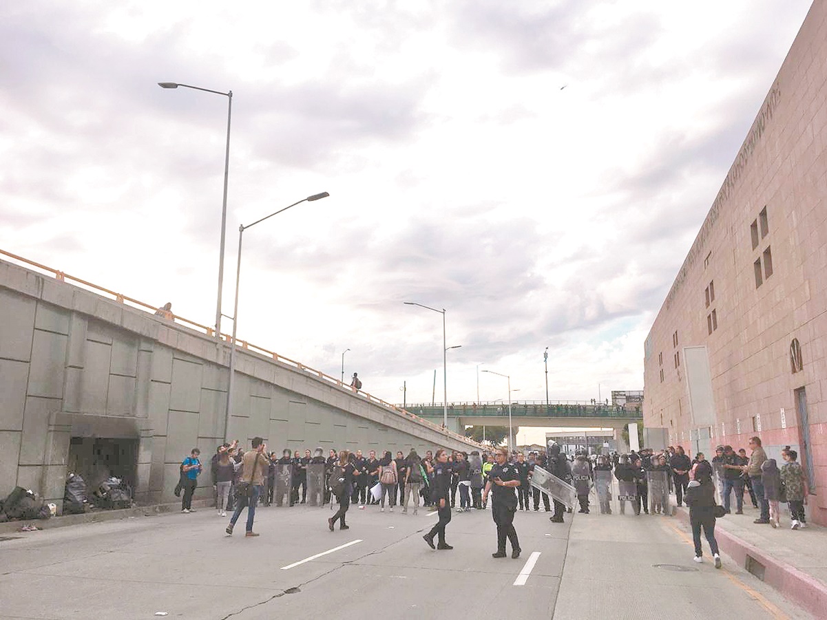 Protestan en la frontera contra feminicidios; exigen justicia