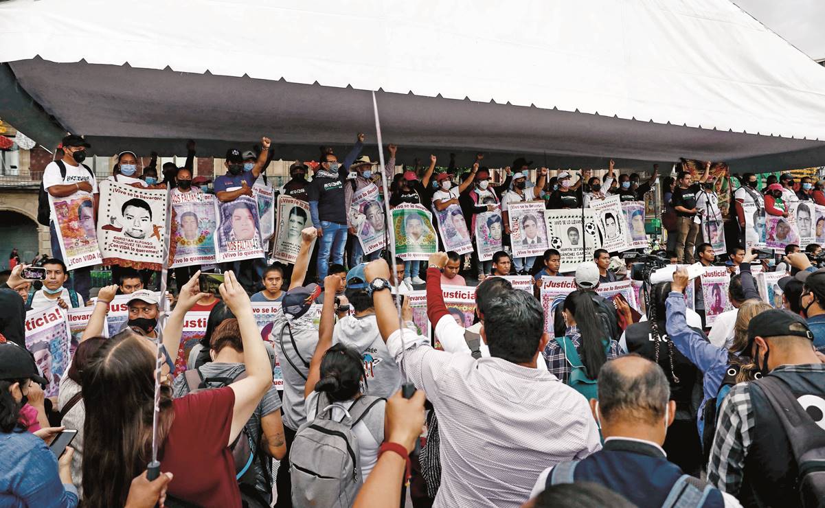 AMLO, igual a EPN con Ayotzinapa: vocero