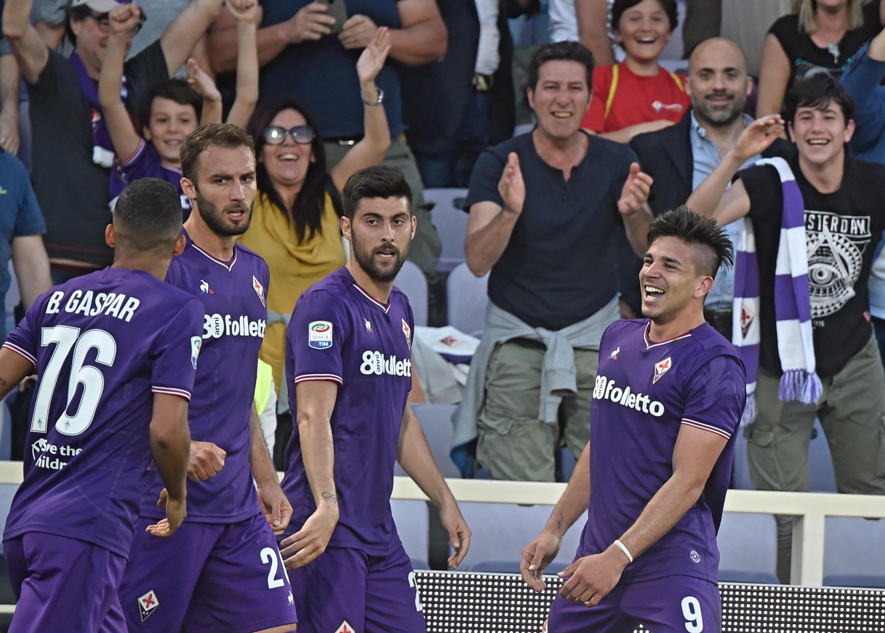 Napoli cae ante Fiorentina y se aleja del título