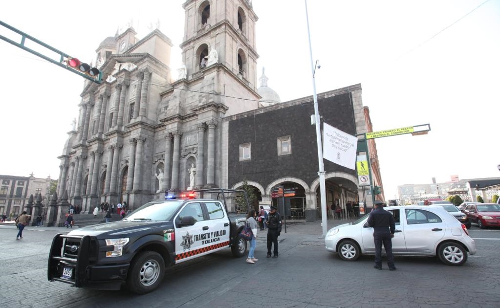 Largas filas por abasto de gasolina afectan vialidades de Toluca