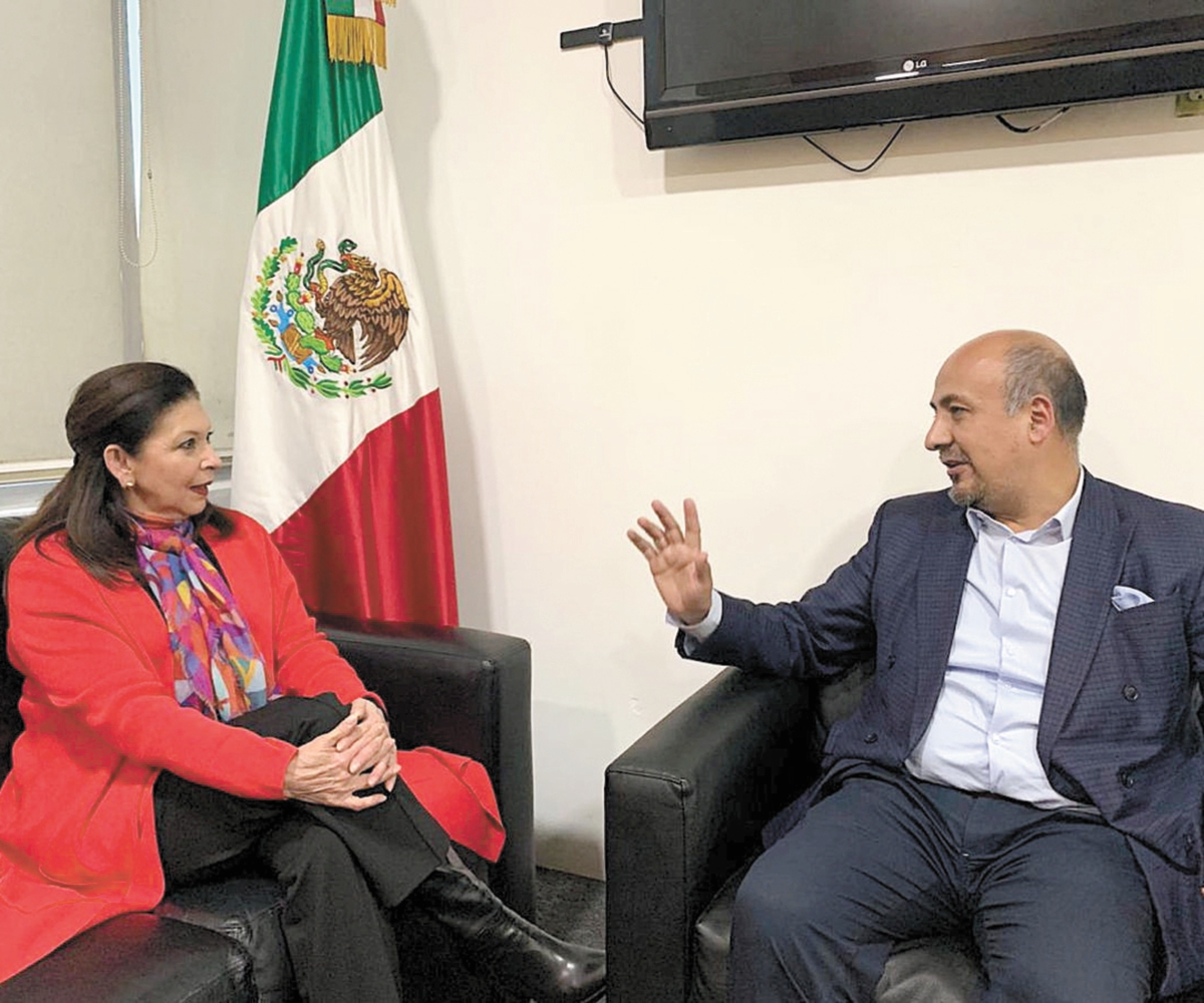 Ejecutivo, orgulloso de labor de exembajadora en Bolivia