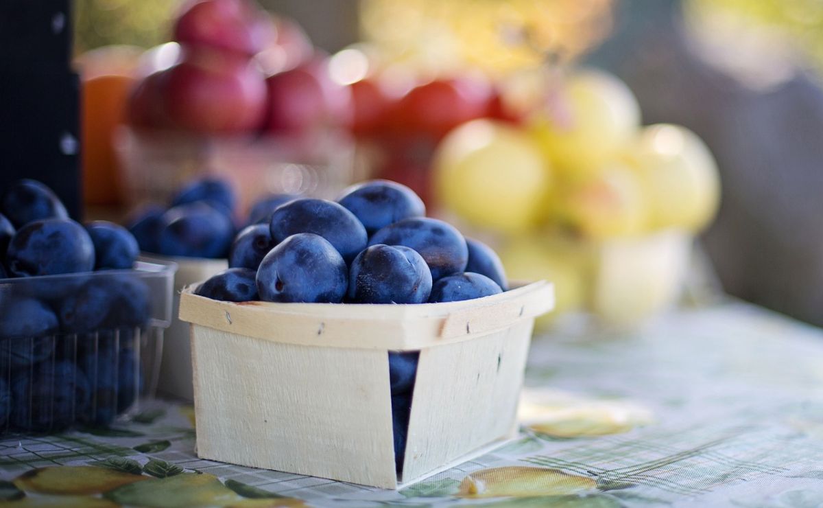 Las frutas menos consumidas que previenen enfermedades crónicas