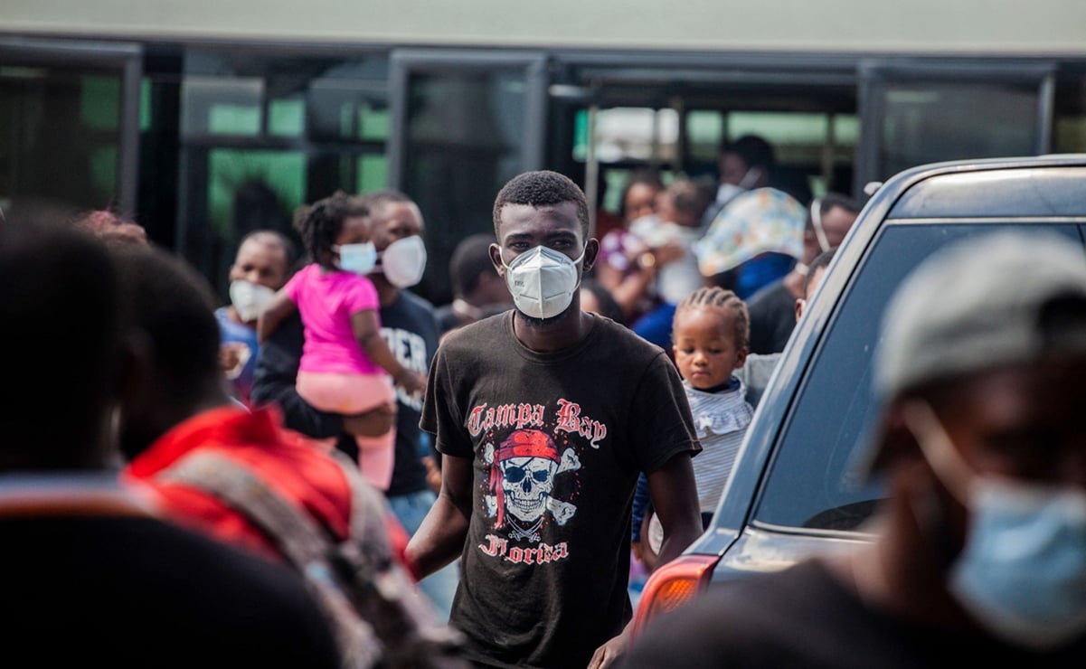 Inicia EU deportación de haitianos; salen tres aviones con decenas de migrantes