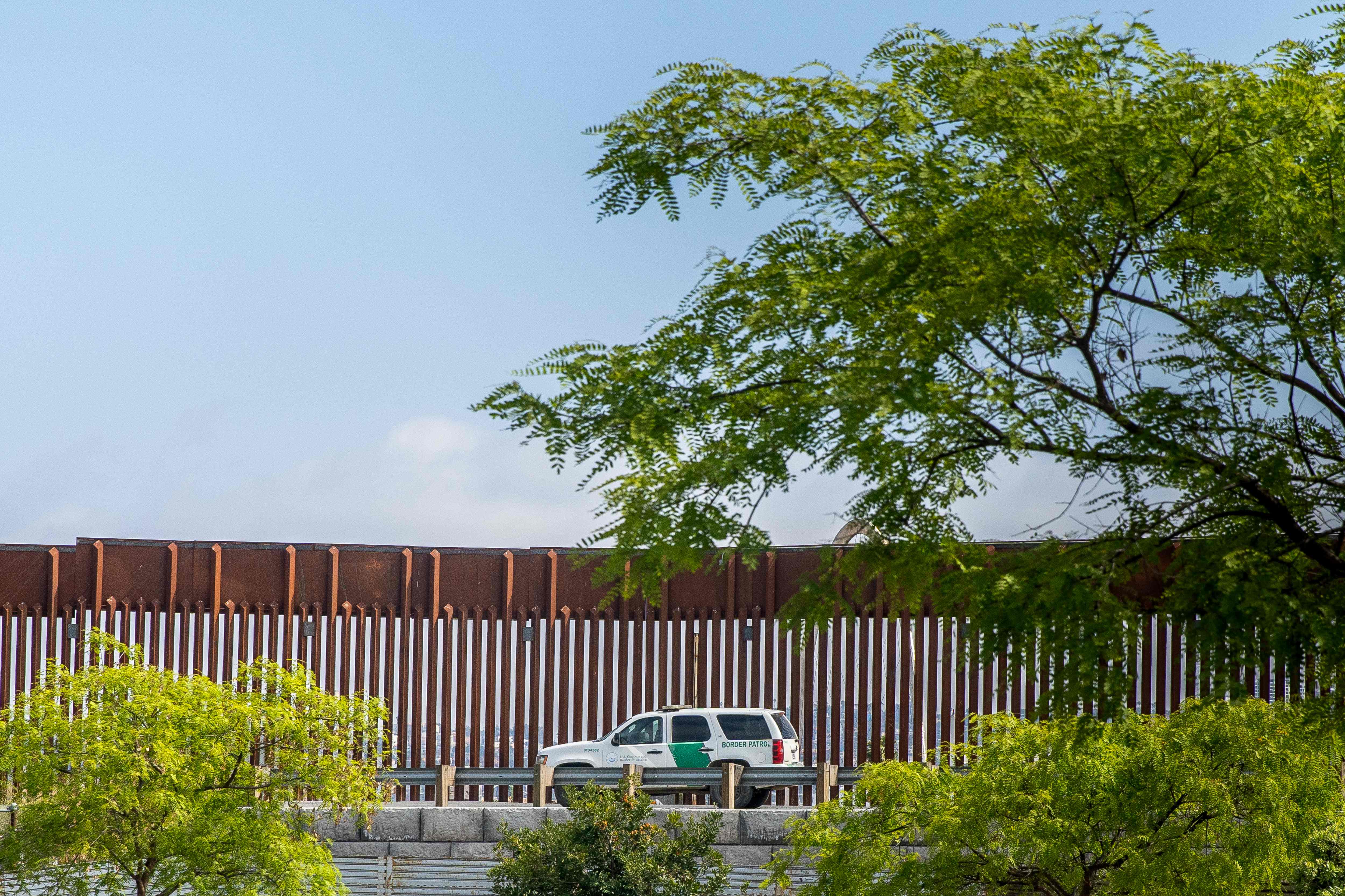 Agentes de E.U. matan a hombre en frontera California-México