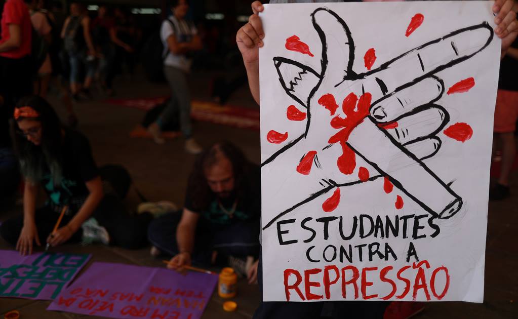 Estudiantes encabezan primera gran protesta contra Bolsonaro