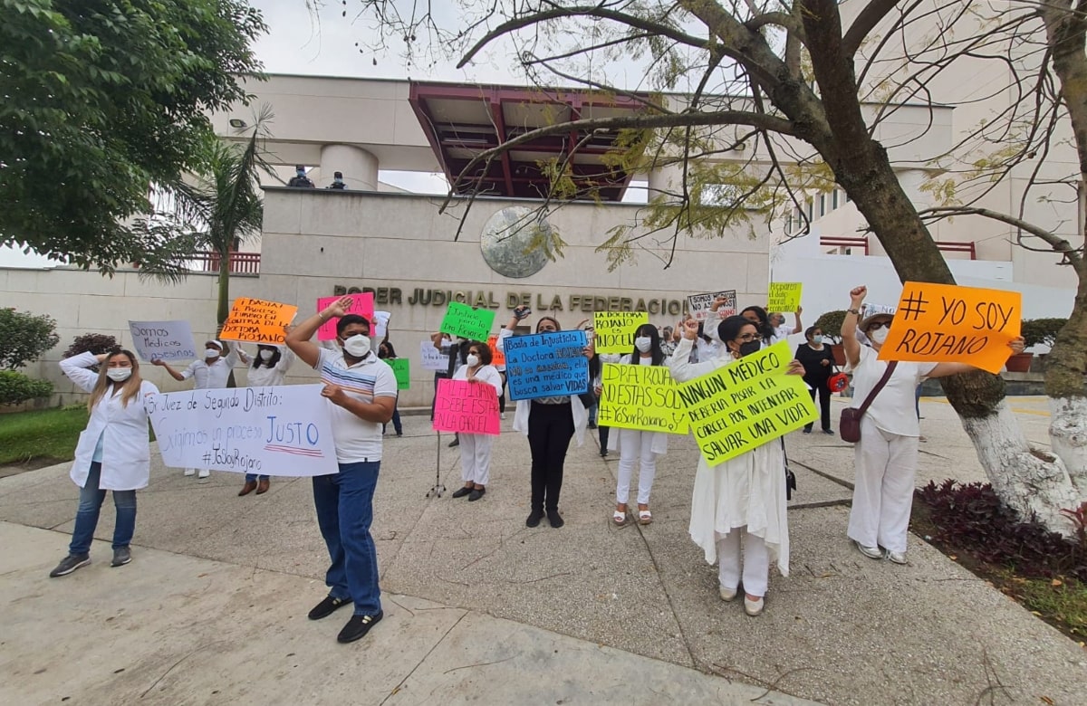 Exigen la liberación de una doctora acusada por muerte de reo en penal de Veracruz 