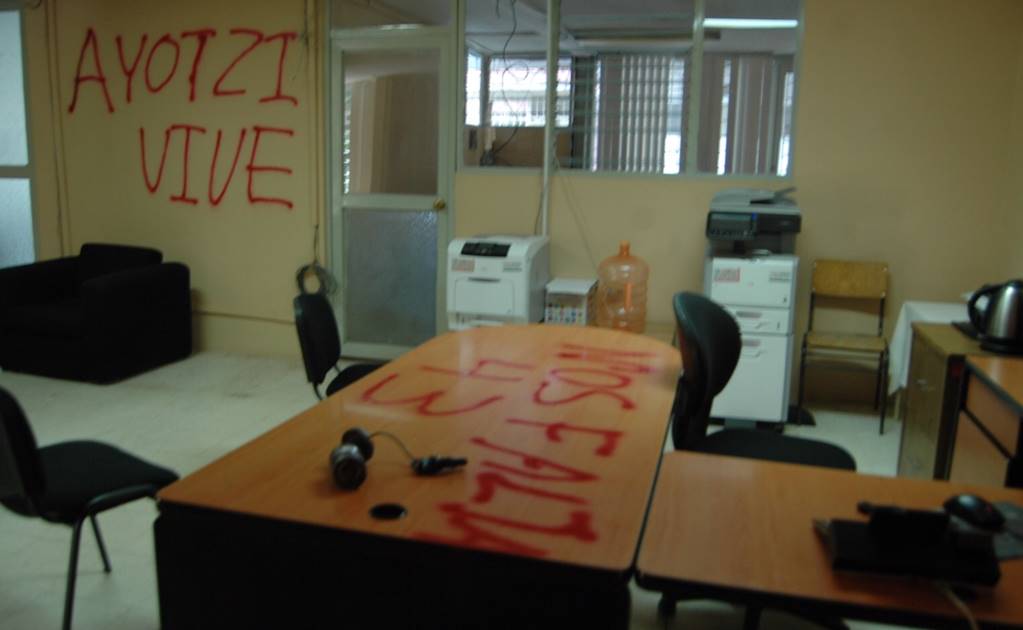 CETEG vandaliza oficinas por despido de maestros