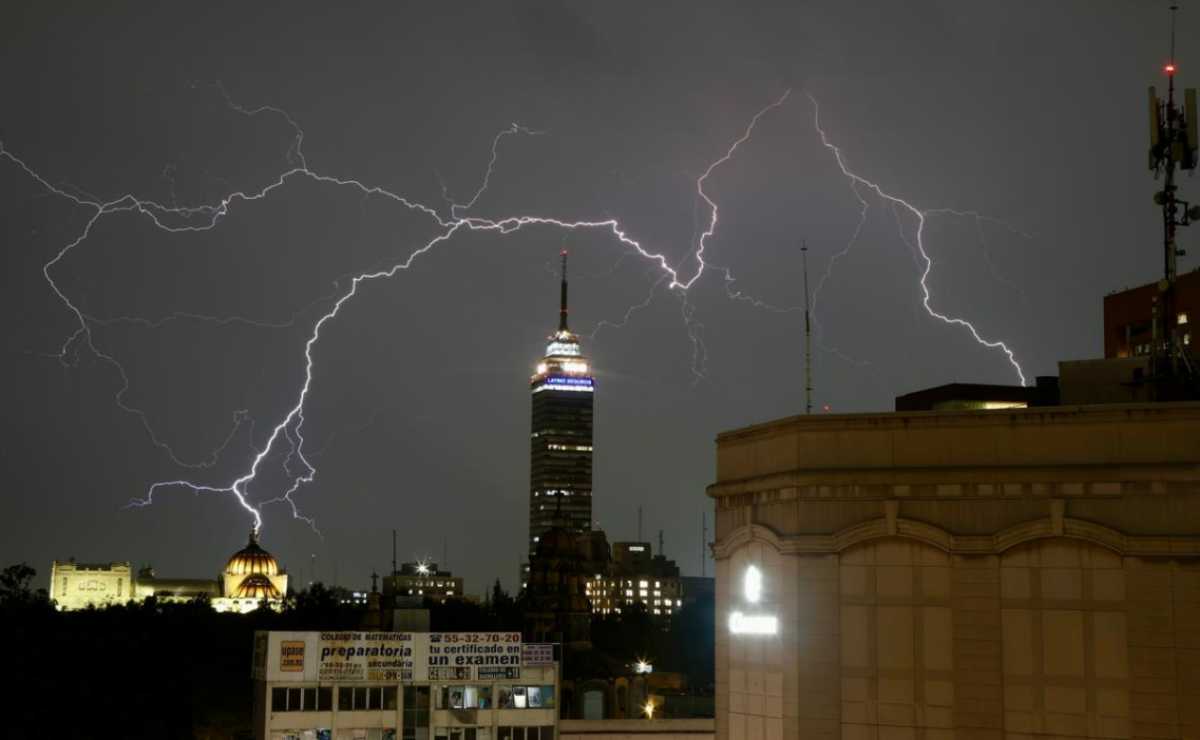 FOTOS: Rayos, viento y lluvias sorprenden a capitalinos; activan alerta naranja en 9 alcaldías