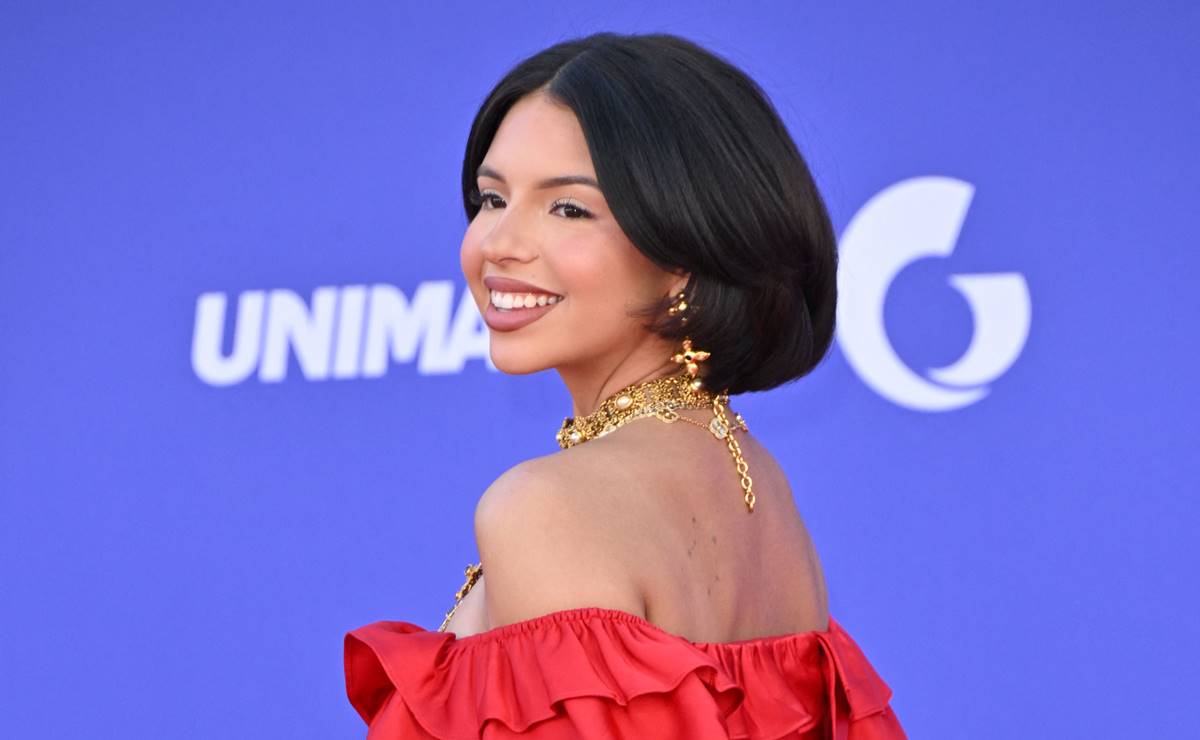 Ángela Aguilar conquista con minivestido rojo en los Latin American Music Awards