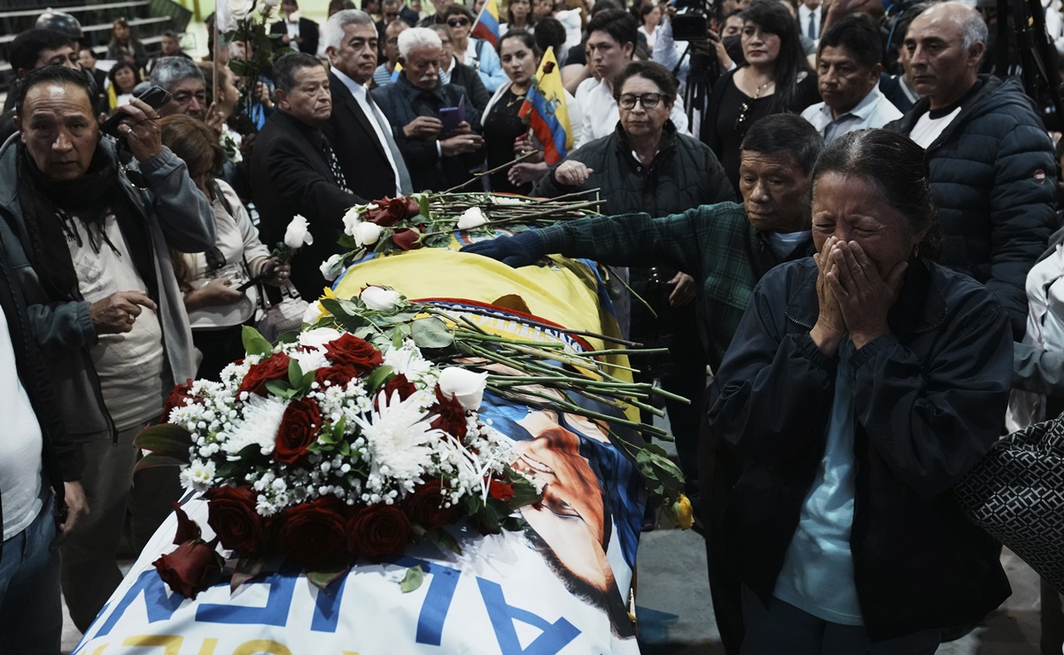 Tras homenaje público, sepultan a candidato de Ecuador asesinado