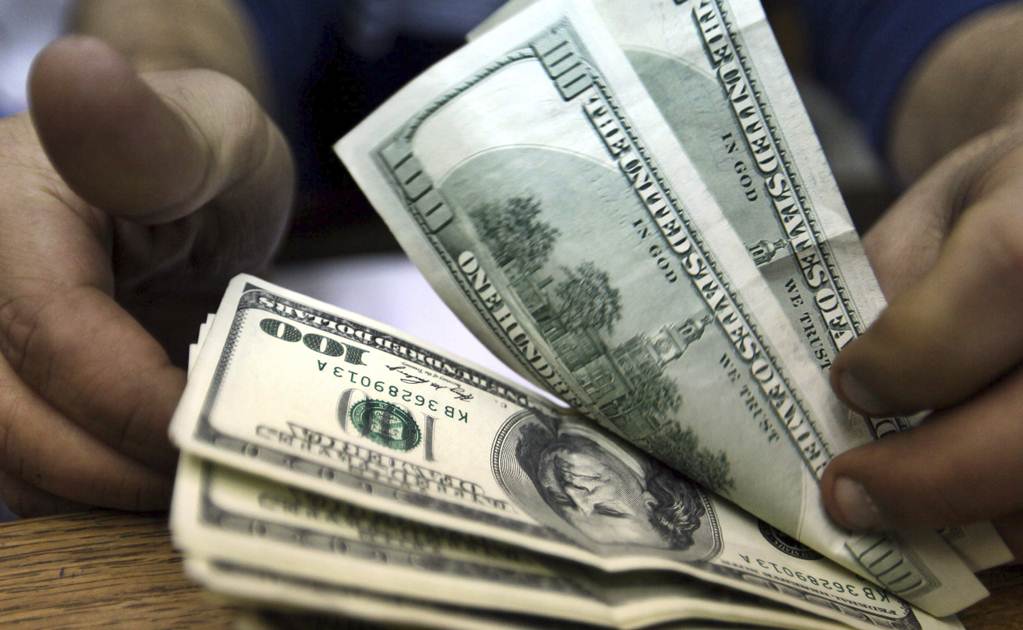 Cierra dólar en $16.05 en bancos del DF