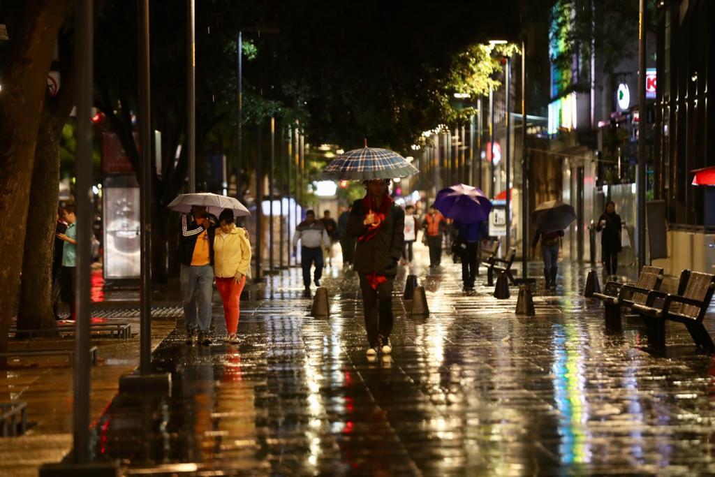 Continuarán lluvias intensas este sábado en la mayor parte del país