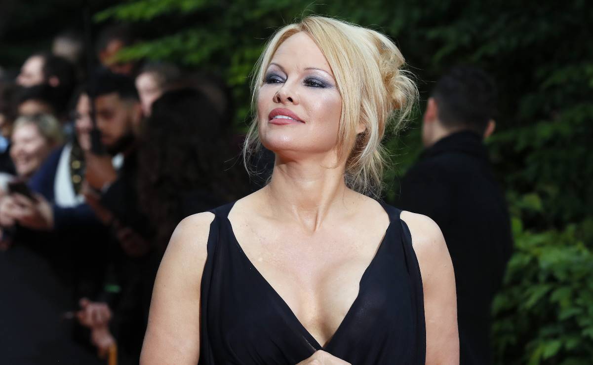 Pamela Anderson se luce sin maquillaje y explica la razón