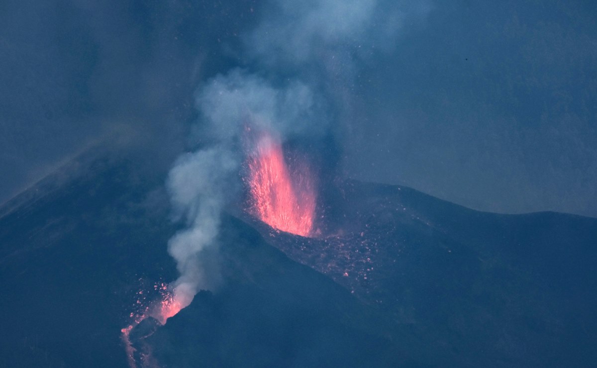 Tras una breve pausa, volcán Cumbre Vieja se reactiva (videos)